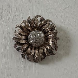 Vintage Nettie Rosenstein flower sunflower brooch *FLAWED*